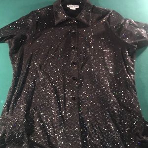 Sparkly black shirt,great style!
